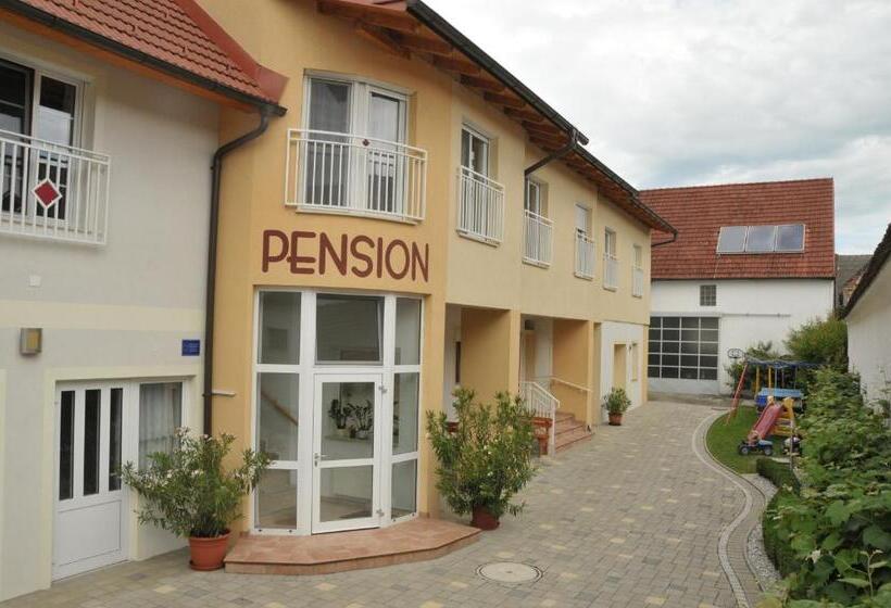 Отель Pension Schlögl