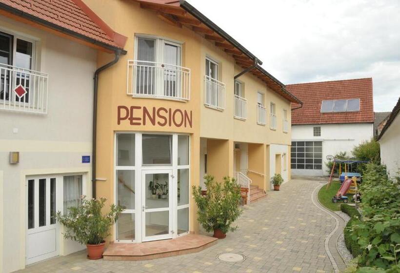 Отель Pension Schlögl