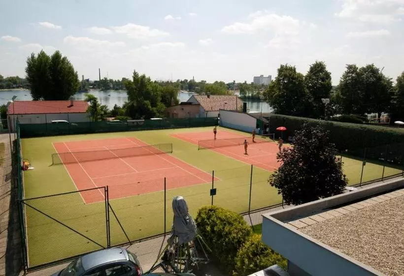 酒店 Senec Aqua Resort