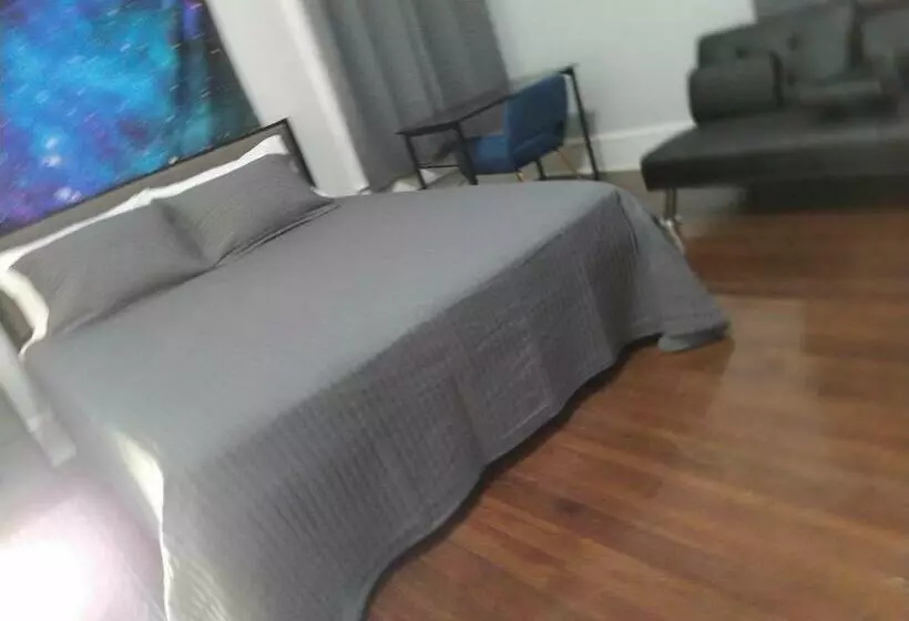 Retkeilymaja One Queen Bed Suite With Full House Amenities Rm 2