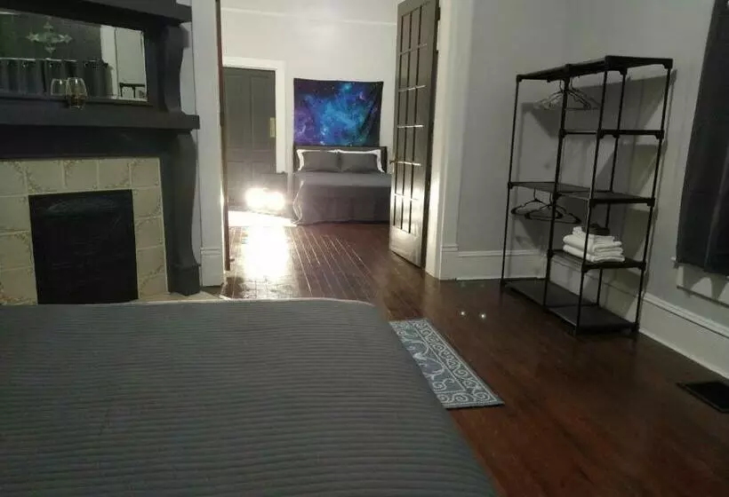 Retkeilymaja One Queen Bed Suite With Full House Amenities Rm 2
