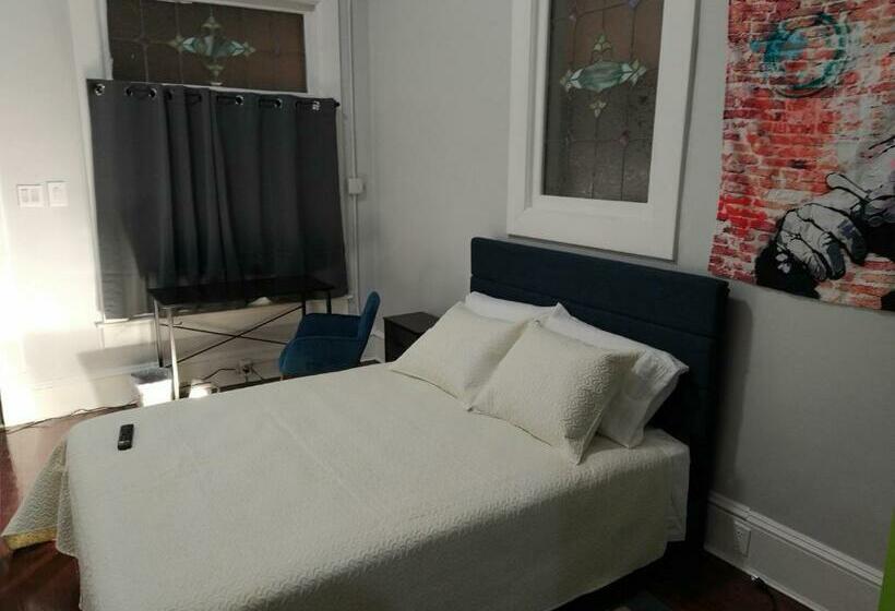 Hostel One Queen Bed Suite With Full House Amenities Rm 2