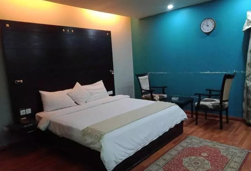 هتل Hira Guest House & Banquet