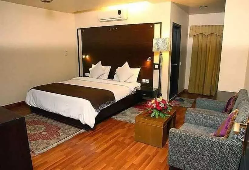 هتل Hira Guest House & Banquet