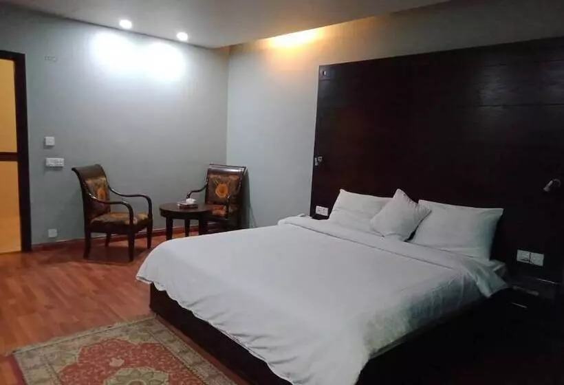 هتل Hira Guest House & Banquet