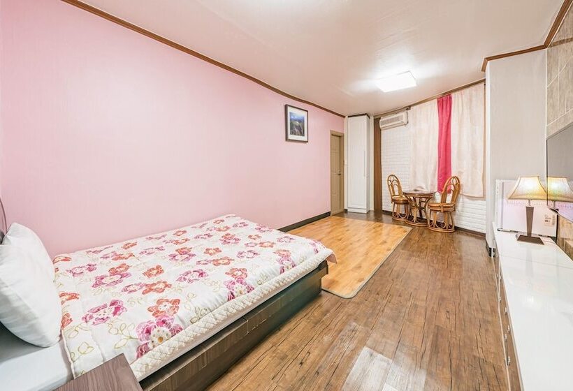 Jeju Yeongsung Motel