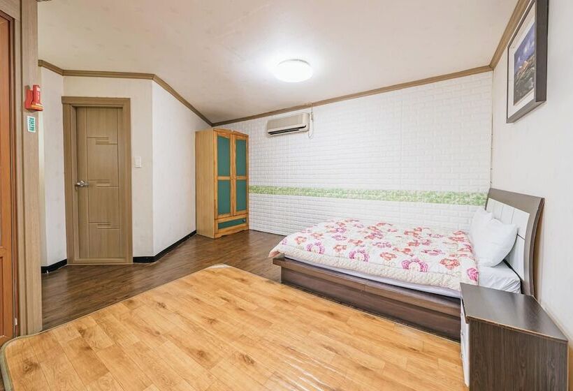 Jeju Yeongsung Motel