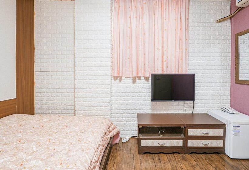 Jeju Yeongsung Motel