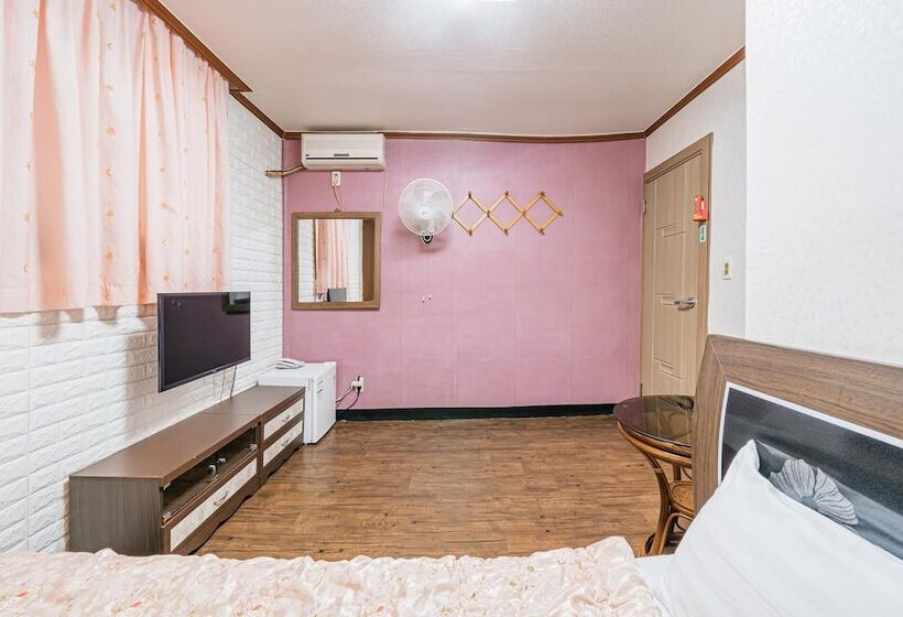 Jeju Yeongsung Motel