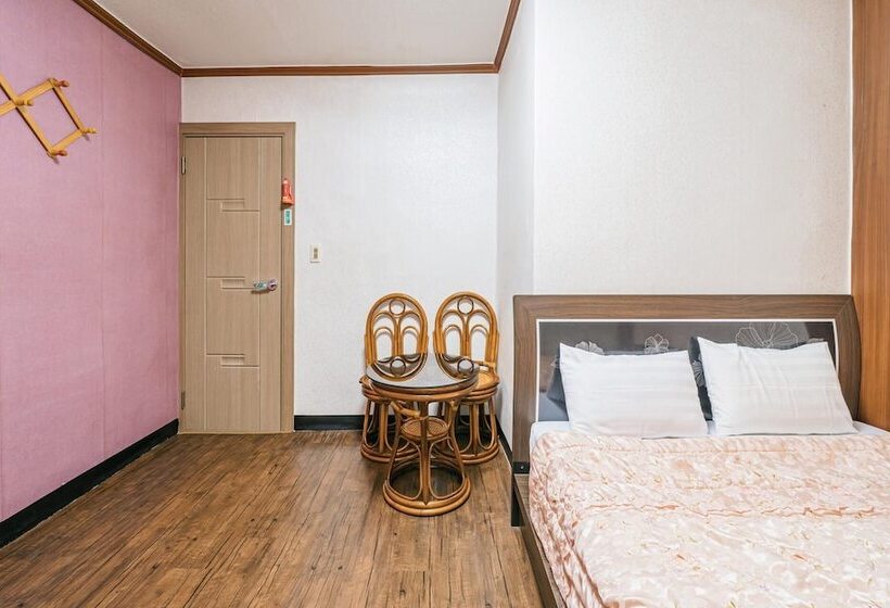 Jeju Yeongsung Motel