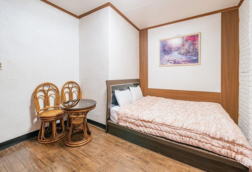 Jeju Yeongsung Motel