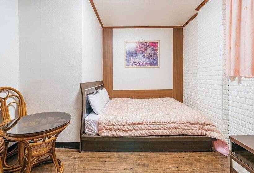 Jeju Yeongsung Motel