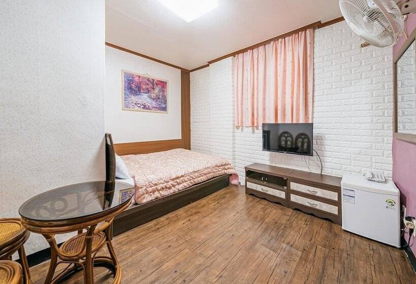 Jeju Yeongsung Motel