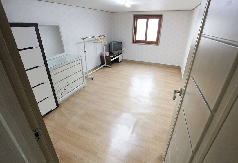 Jeju Yeongsung Motel