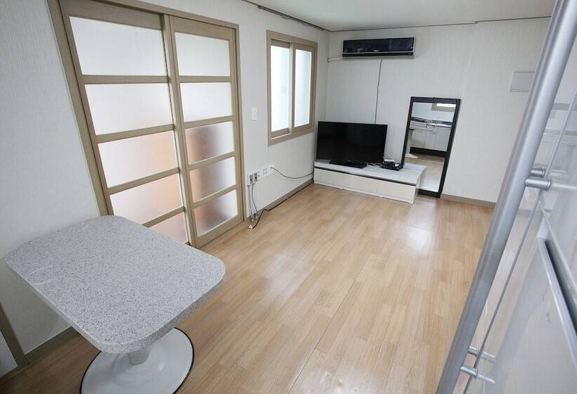 Jeju Yeongsung Motel