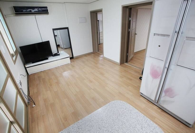 Jeju Yeongsung Motel