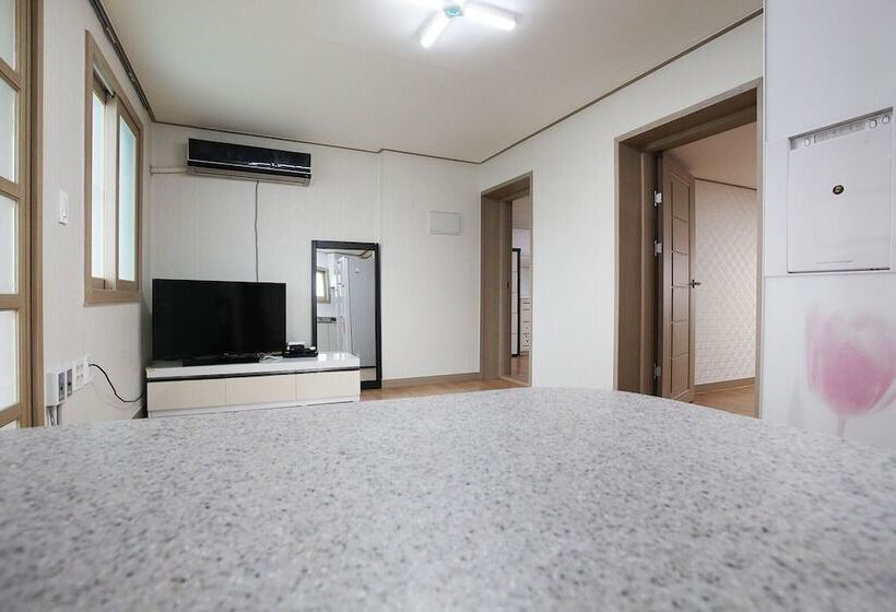 Jeju Yeongsung Motel