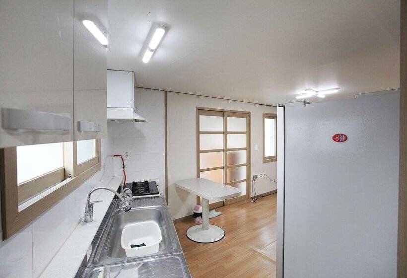 Jeju Yeongsung Motel