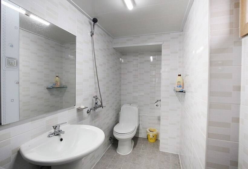 Jeju Yeongsung Motel