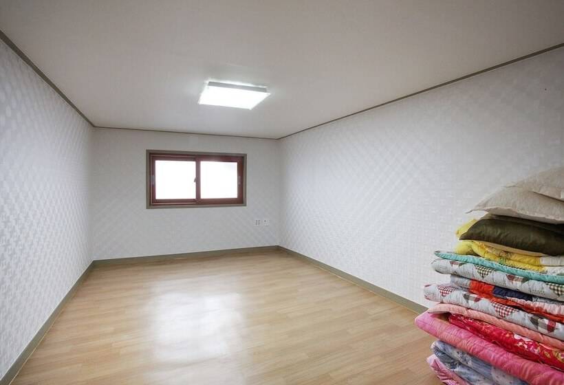 Jeju Yeongsung Motel