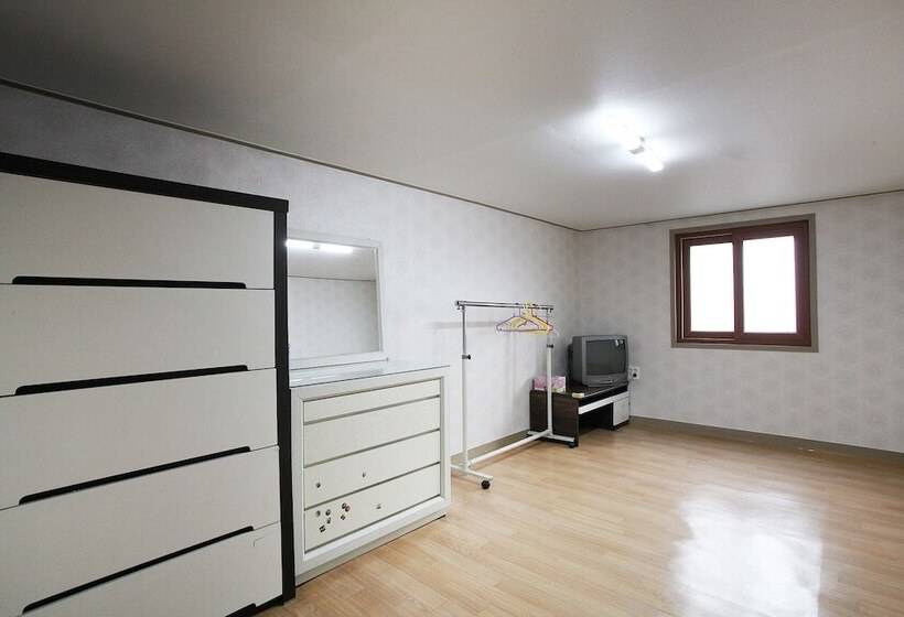 Jeju Yeongsung Motel