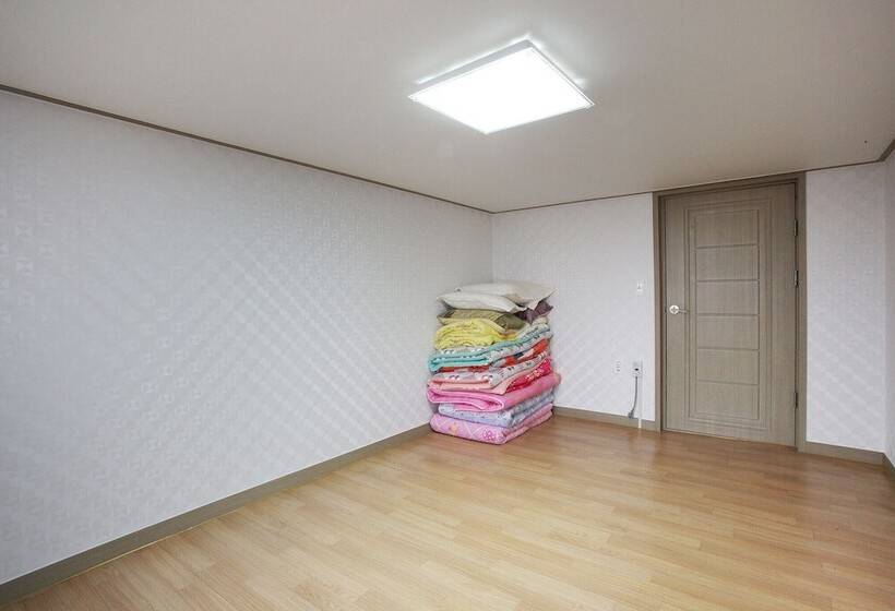 Jeju Yeongsung Motel