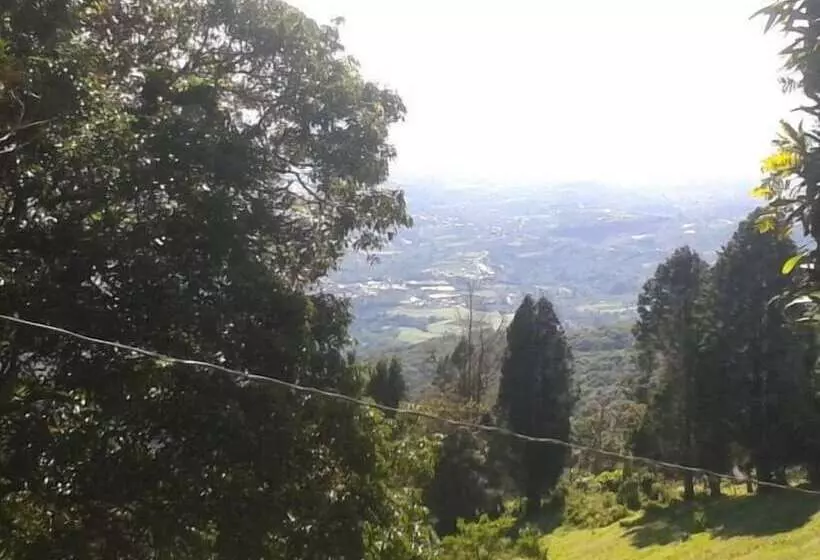 Hotelli Lagunillas Del Poas