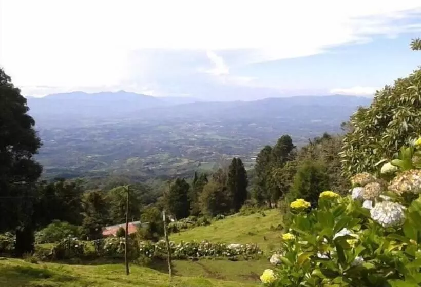 Hotelli Lagunillas Del Poas