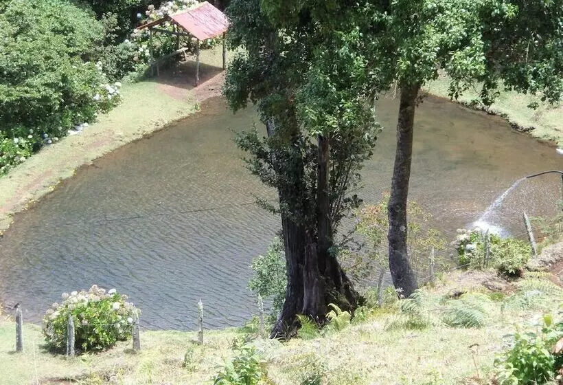 Hotelli Lagunillas Del Poas