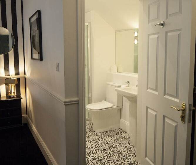 Отель The Rooms At Bardons