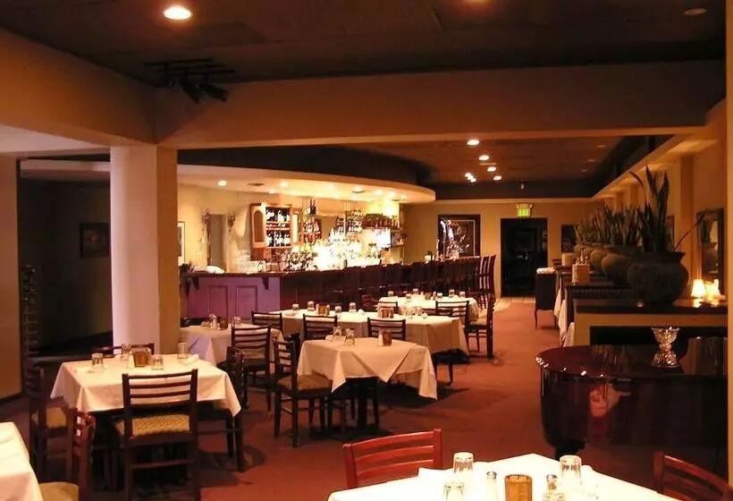 Hotelli Tremont Inn On Main