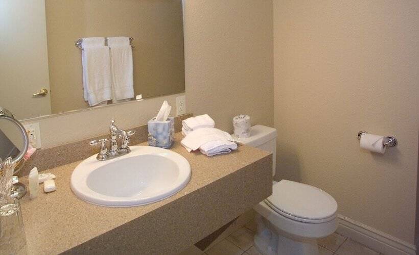 Отель Tremont Inn On Main