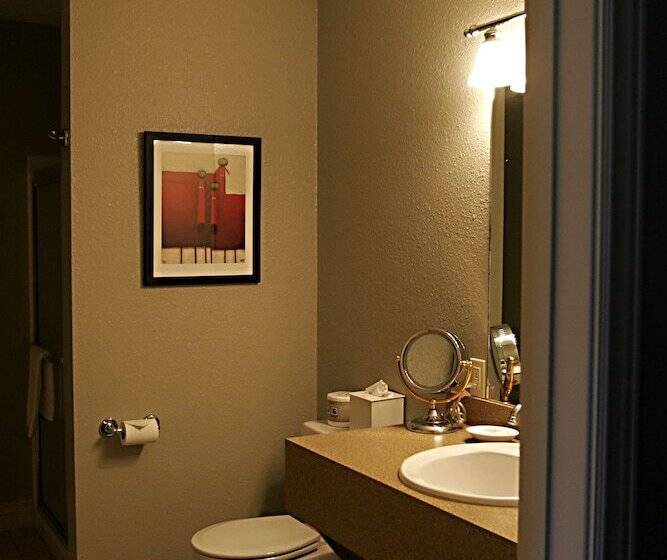 Отель Tremont Inn On Main