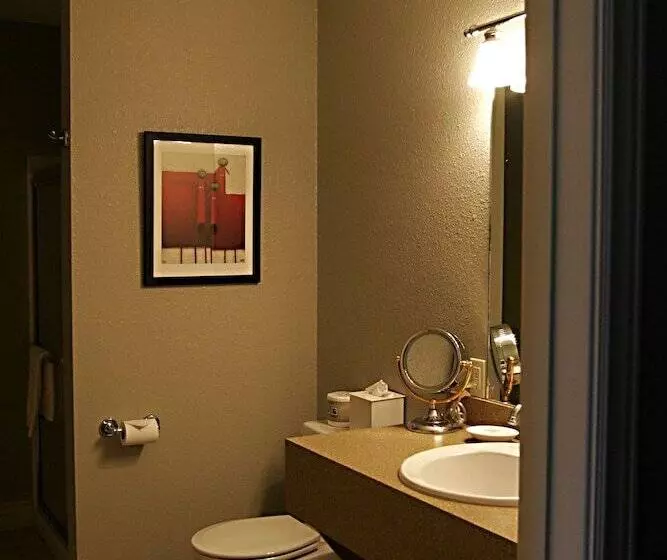 Hotelli Tremont Inn On Main