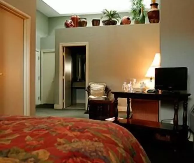 Hotelli Tremont Inn On Main