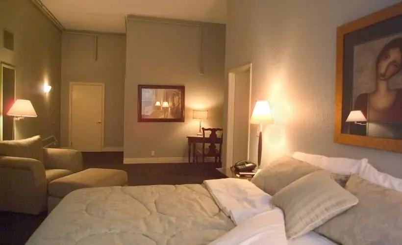 Hotelli Tremont Inn On Main