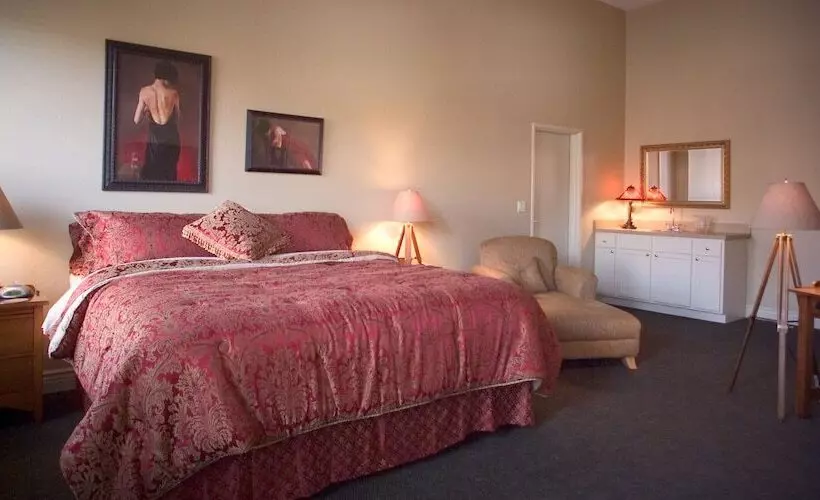 Hotelli Tremont Inn On Main