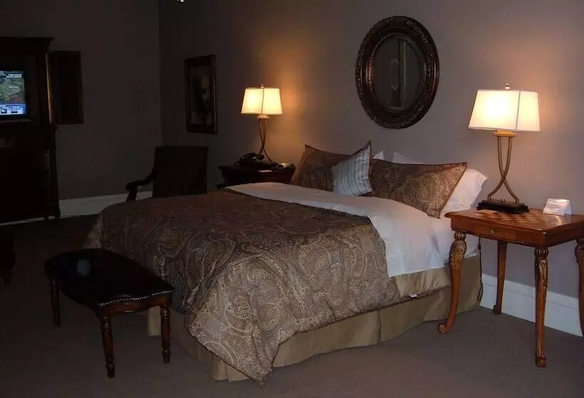 Hotelli Tremont Inn On Main