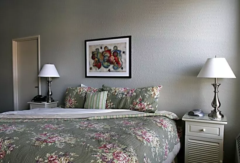 Hotelli Tremont Inn On Main