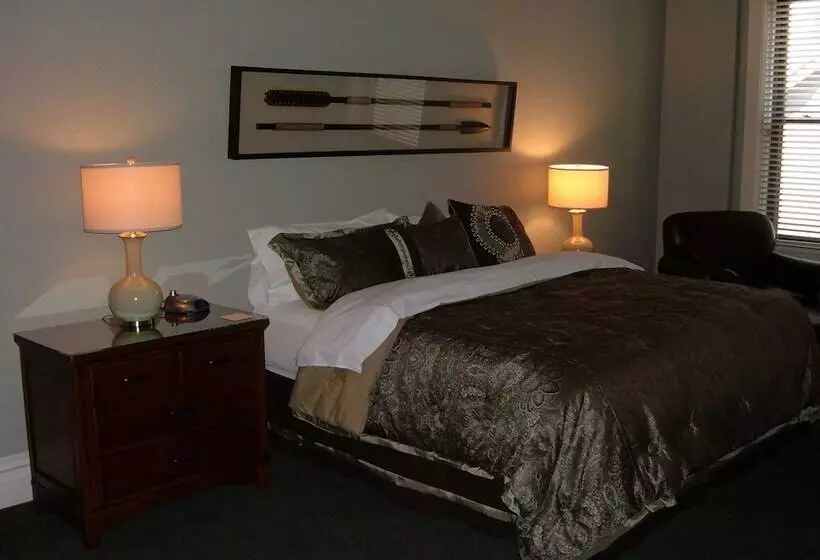 Hotelli Tremont Inn On Main