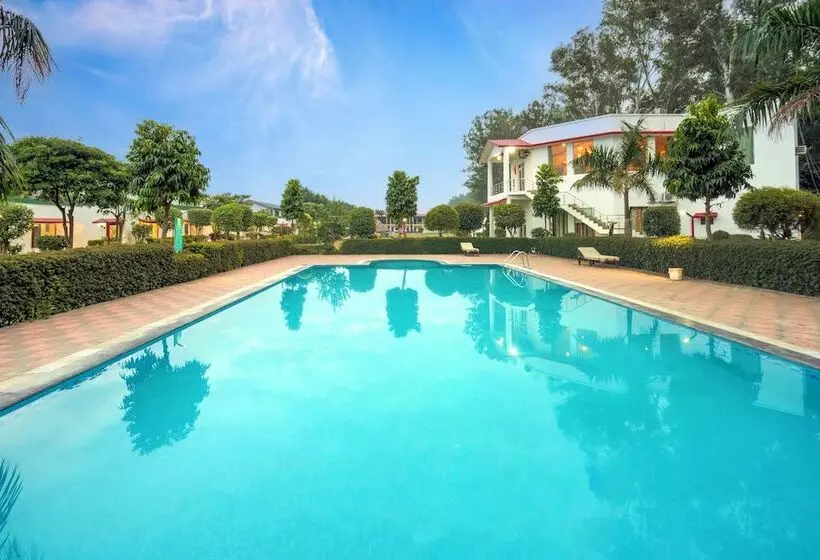 Hotelli Corbett Holiday Forest Resort