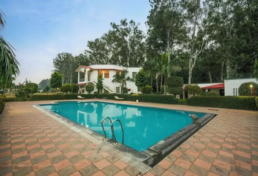 Hotelli Corbett Holiday Forest Resort