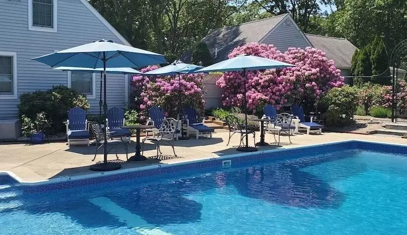 Hotelli The Platinum Pebble Boutique Inn   Adults Only