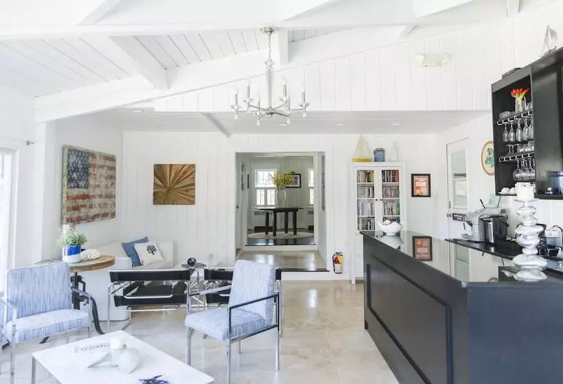 Hotelli The Platinum Pebble Boutique Inn   Adults Only