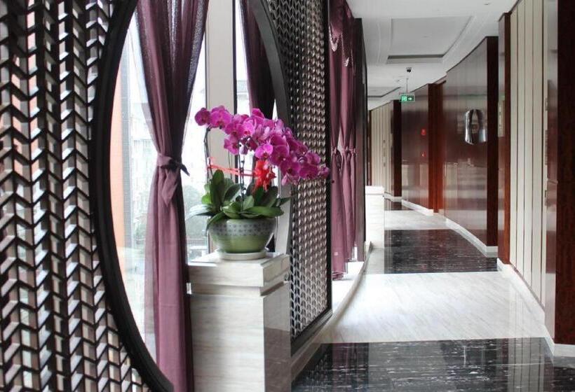 Отель Balan International