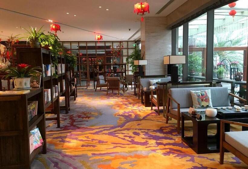 Отель Balan International