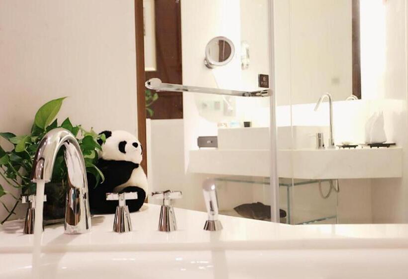 Отель Balan International