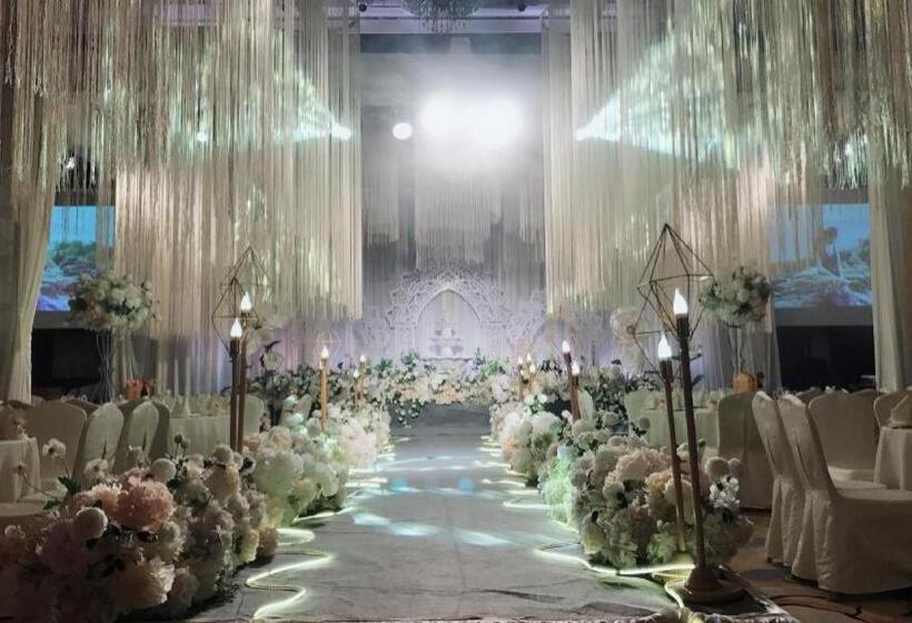 Отель Balan International