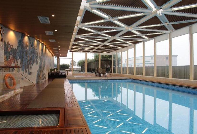 Отель Balan International