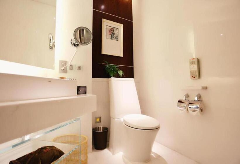 Отель Balan International